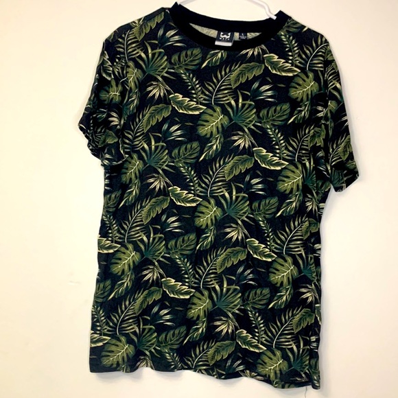 Mens WXYZ green leafs jungle short sleeve Tshirt. Size Large. Made in India. - Picture 1 of 7